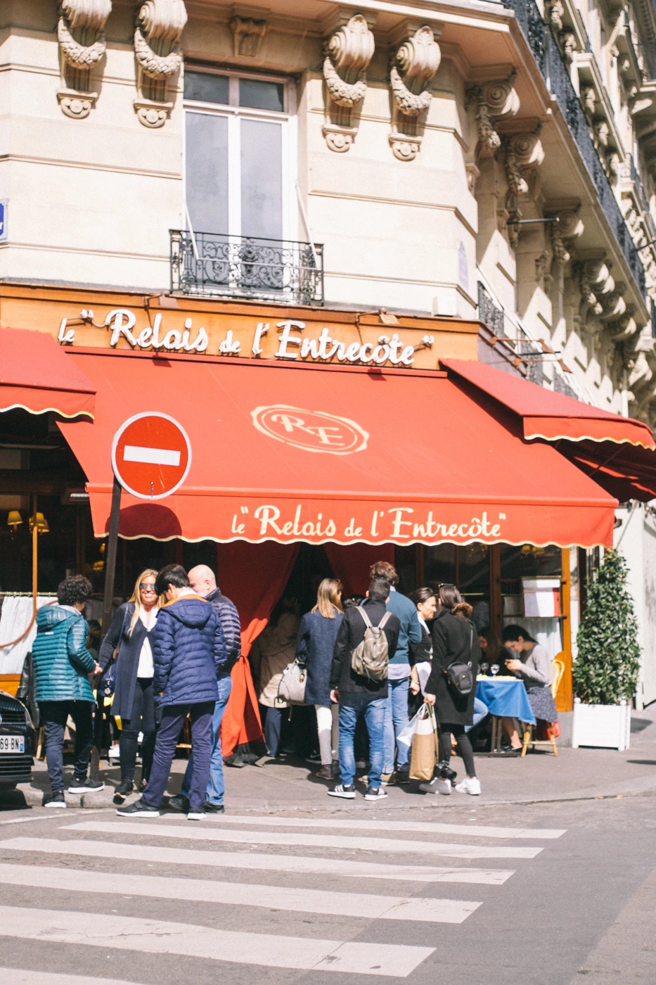 MUSTEAT in Paris steak Le Relais de l'Entrecote Licorne Magazine MUSTEAT in Paris steak Le Relais de l'Entrecote Licorne Magazine